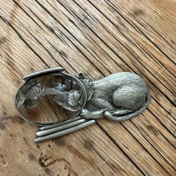 Vintage Silver Cat and Fishbowl Magnifying Glass Brooch Pin - Picture 2 of 13
